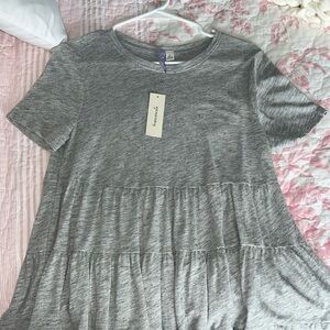 Francesca’s flow cotten grey top